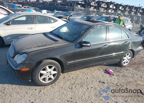 2004 Mercedes-Benz C 240 z USA, uszkodzony, nr VIN WDBRF61J14E018384